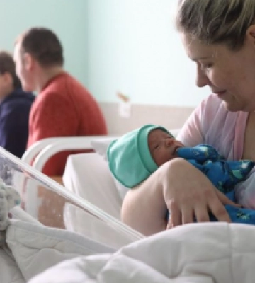 Скільки дітей народилося у міських пологових Львова за час повномасштабної війни