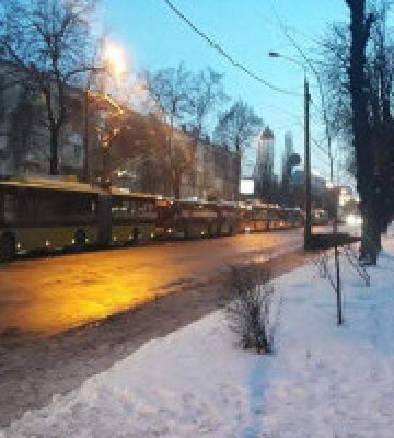 У Києві замість трамваїв і тролейбусів тимчасово курсуватимуть автобуси через дефіцит електрики