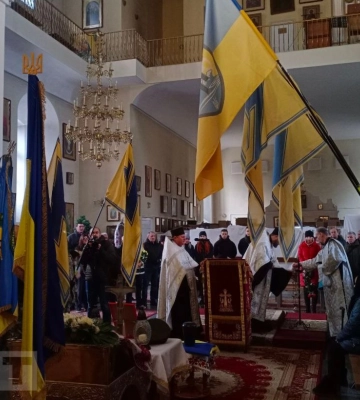 Сьогодні у Полтаві прощалися із захисниками В’ячеславом Козиним та Наталією Стребковою