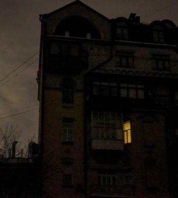 Києву на вихідних обіцяють відключення світла за графіком
