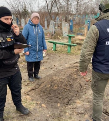 Поліція ексгумувала на Харківщині тіло вбитого росіянами чоловіка