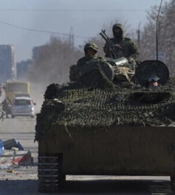 Російські окупанти перетворюють Маріуполь на військову базу, - Стратком ЗСУ. ФОТО