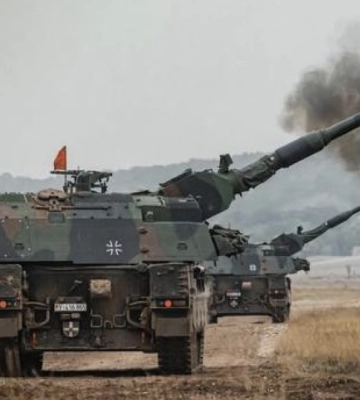 Українські механіки САУ PzH 2000 закінчили навчання у Литві