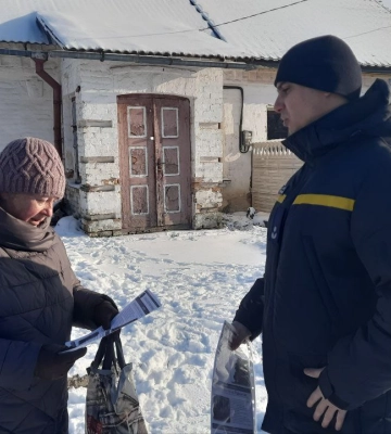 Смерть під час пожежі: рівненські рятувальники роблять навчальні рейди серед населення