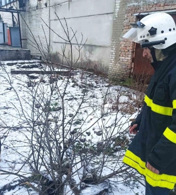 Мешканка Долини провалилася в півтораметровий колодязь у промисловій зоні