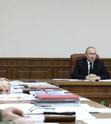 Наради Путіна та оленяра Шойгу в окупованій Україні – постановка