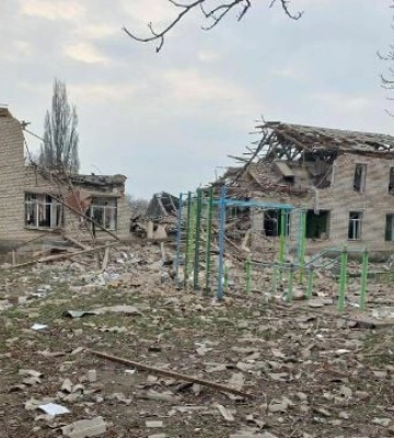 РФ вдарила ракетами по передмістю Запоріжжя: зруйновано будівлю гімназії