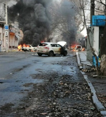 Обстріл Херсона: загорілося 66 автомобілів