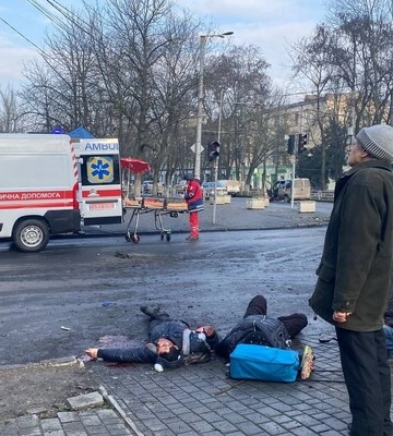 У Херсонській ОВА уточнили дані про загиблих та поранених в Херсоні. Майже 60 людей постраждали, семеро – загинули
