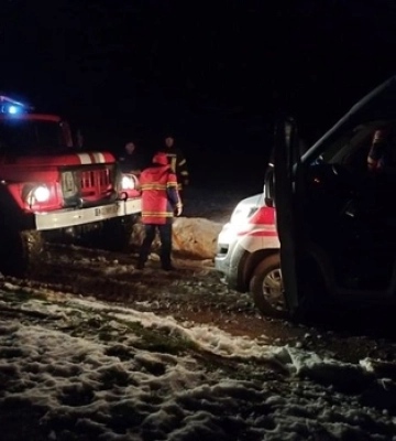 На Волині на дорозі застрягла карета «швидкої»