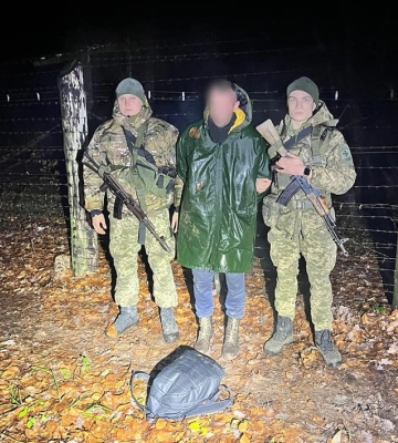 На кордоні з Угорщиною виявили вертоліт, який намагались незаконно вивезти за кордон. Фото