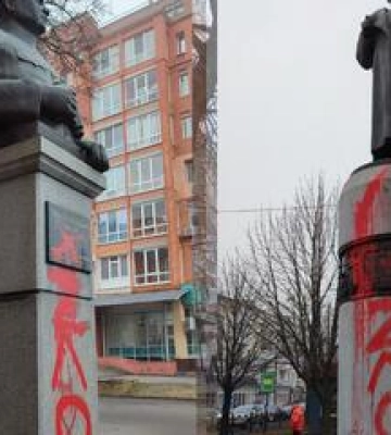 Невідомі обписали червоною фарбою пам’ятники Зигіну та Ватутіну в Полтаві