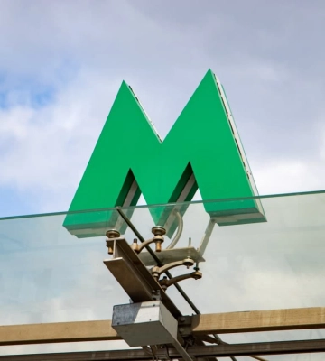 В київському метро пасажир потрапив під потяг