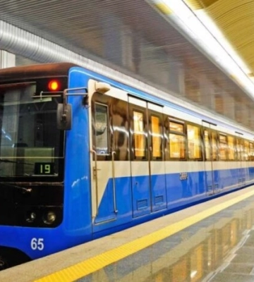 В київському метро пасажир потрапив під потяг
