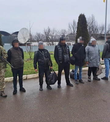 На кордоні з Угорщиною прикордонники затримали п’ятьох правопорушників, які намагались потрапити до Німеччини