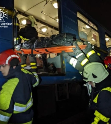 В Киеве возобновили движение по &quot;красной линии&quot; метро