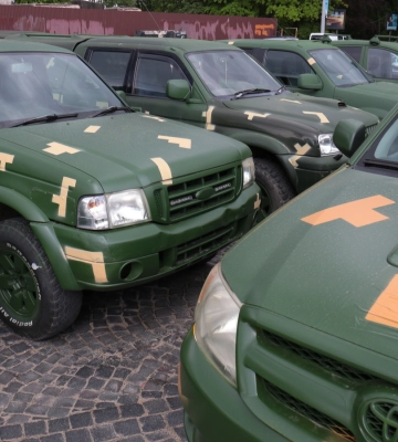 «Це - неймовірно»: у Луцьку волонтери зібрали кошти на 10 автівок для ЗСУ
