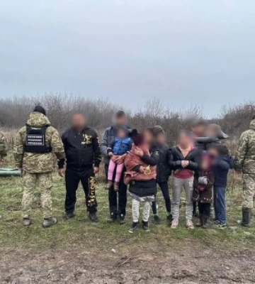 На Закарпатті прикордонники припинили чотири спроби порушення державного кордону, у результаті чого затримали 15 осіб