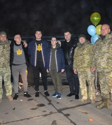 В Одесской области встретили защитников Змеиного, вернувшихся из российского плена