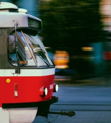 У Дніпрі частково зупинено рух електротранспорту
