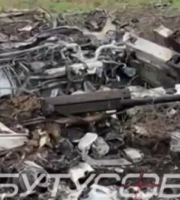 Рештки російського вертольота Ка-52, знищеного разом з екіпажем біля села Суханове на Херсонщині. ВІДЕО+ФОТО