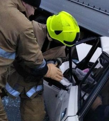 Неподалік Полтави рятувальники деблокували водія після ДТП