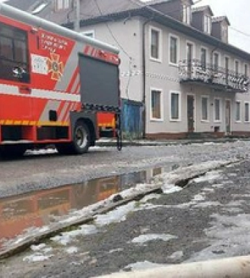 Затопило: у Луцьку і Володимирі рятувальники відкачували воду з підвалів