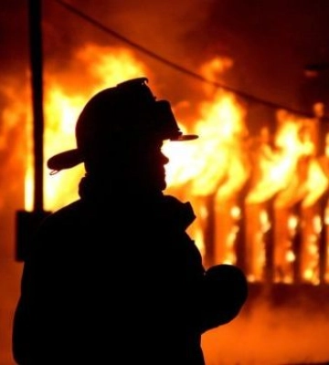 У Запорізькій області через ворожі обстріли горіли будинок та гараж