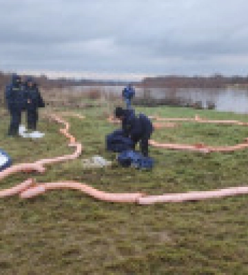 На Прикарпатті виявили забруднення Дністра нафтопродуктами: норму перевищено у 200 разів