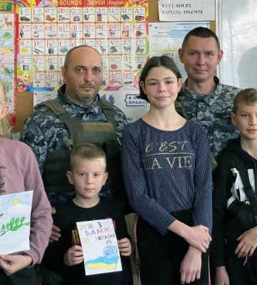 Морські прикордонники зустрілися з дітьми, які вимушено залишили рідні домівки