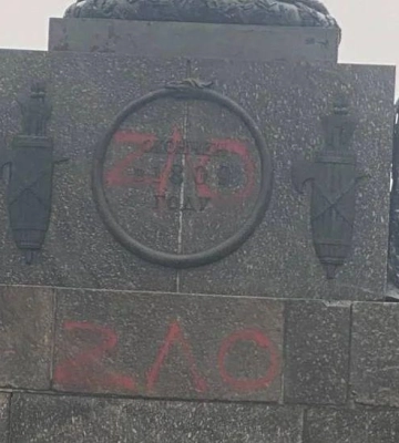 У Полтаві розписали Монумент Слави