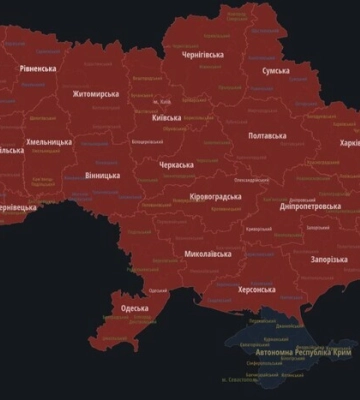Российский истребитель в небе, объявлена масштабная воздушная тревога