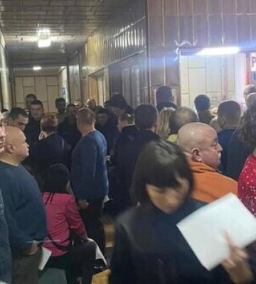 Массированный удар по Херсону: в центрах сдачи крови гигантские очереди. ФОТОрепортаж