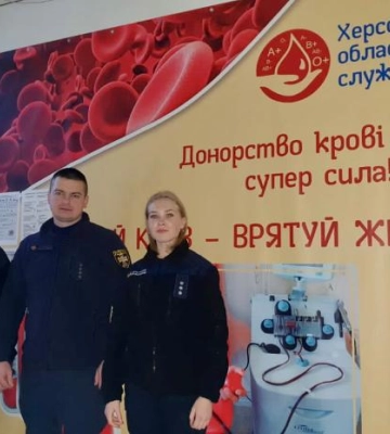 Надзвичайники у Херсоні здають кров для поранених