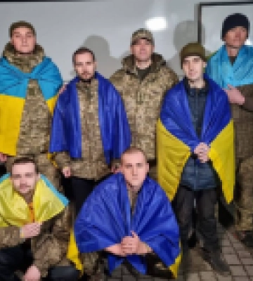 Девʼять місяців у полоні, місяць на реабілітації: троє захисників Зміїного повернулися додому