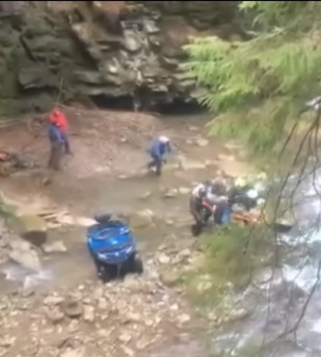 У Карпатах в прірву зірвалася киянка на квадроциклі (відео)