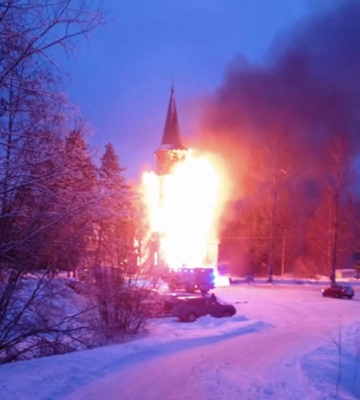 В финском городке сгорела старинная церковь