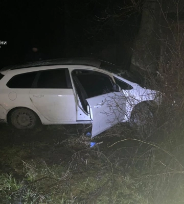 На Львівщині водій Opel злетів з дороги та в&#039;їхав у дерево: керманич загинув, - ФОТО