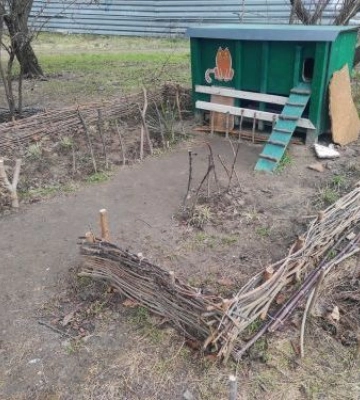 У спальному мікрорайоні Запоріжжя з&amp;#039;явилася затишна хатинка для безпритульних котиків - фото