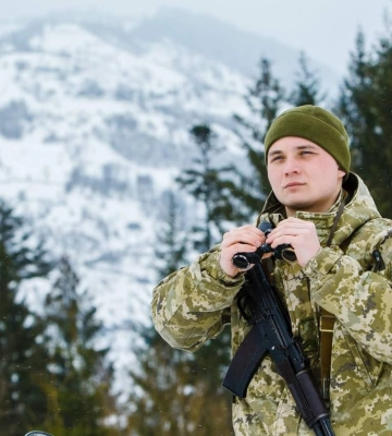 Загубилися в горах: вертольоти на українсько-румунському кордоні шукають 4-х чоловіків