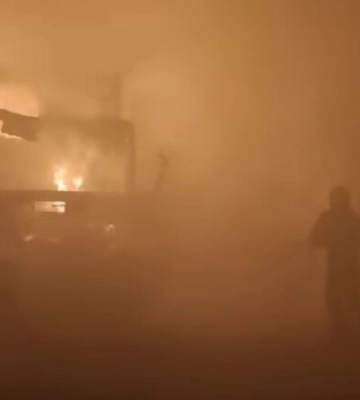 У Дніпрі на підприємстві згоріла вантажівка (відео)