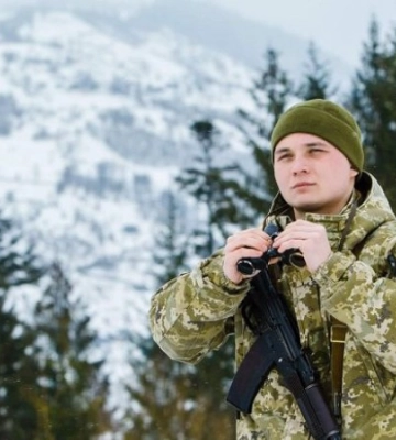 На Закарпатті прикордонники шукають чотирьох чоловіків, які хотіли незаконно перейти кордон, але  загубилися у горах