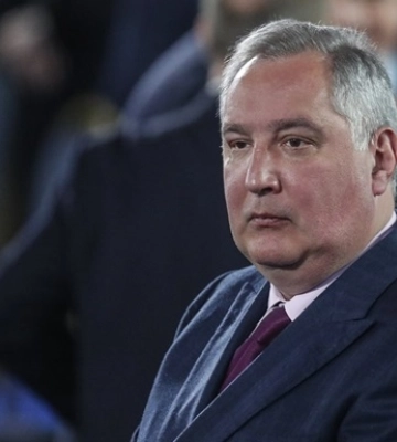 Есть угроза паралича: Рогозина готовят к операции по удалению осколка из шейного позвонка
