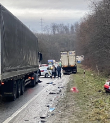 Смертельна ДТП поблизу Львова: водій на «Audi» виїхав на зустрічну смугу та влетів у вантажівку