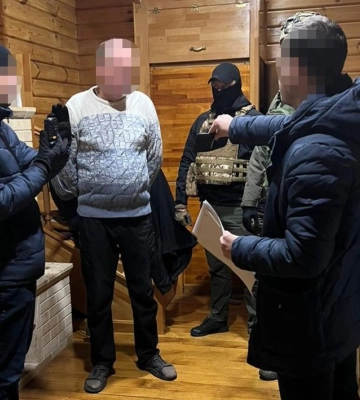 СБУ затримала зрадника, який допомагав рашистам викрадати учасників АТО під час окупації частини Київщини. Відео