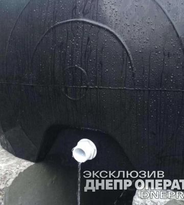 З вулиць Дніпра приберуть діжки з водою: чому і де їх шукати