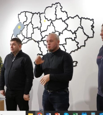 400 незавантажених автомобілів стоять у чергах до пунктів пропуску