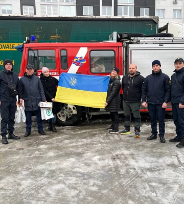 Запорізькі рятувальники отримали пожежний автомобіль з Фінляндії