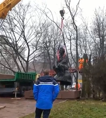 З Дніпра «винесли» пам’ятники ще двох апологетів «руського миру»