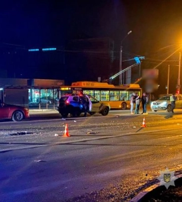 Полтавські правоохоронці встановлюють свідків ДТП по вулиці Маршала Бірюзова